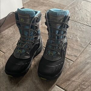 Women’s LaCrosse Black and Blue Winter Boots Size 9